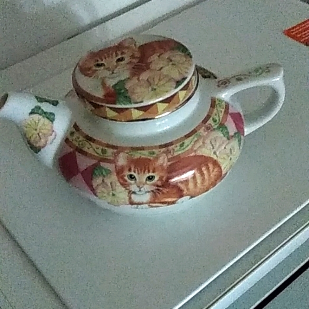 Andrea by Sadek Teapot